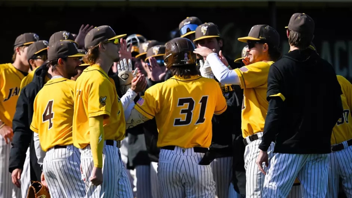 Baldwin Wallace baseball wins Super Regional, advances to D-III World Series in Eastlake